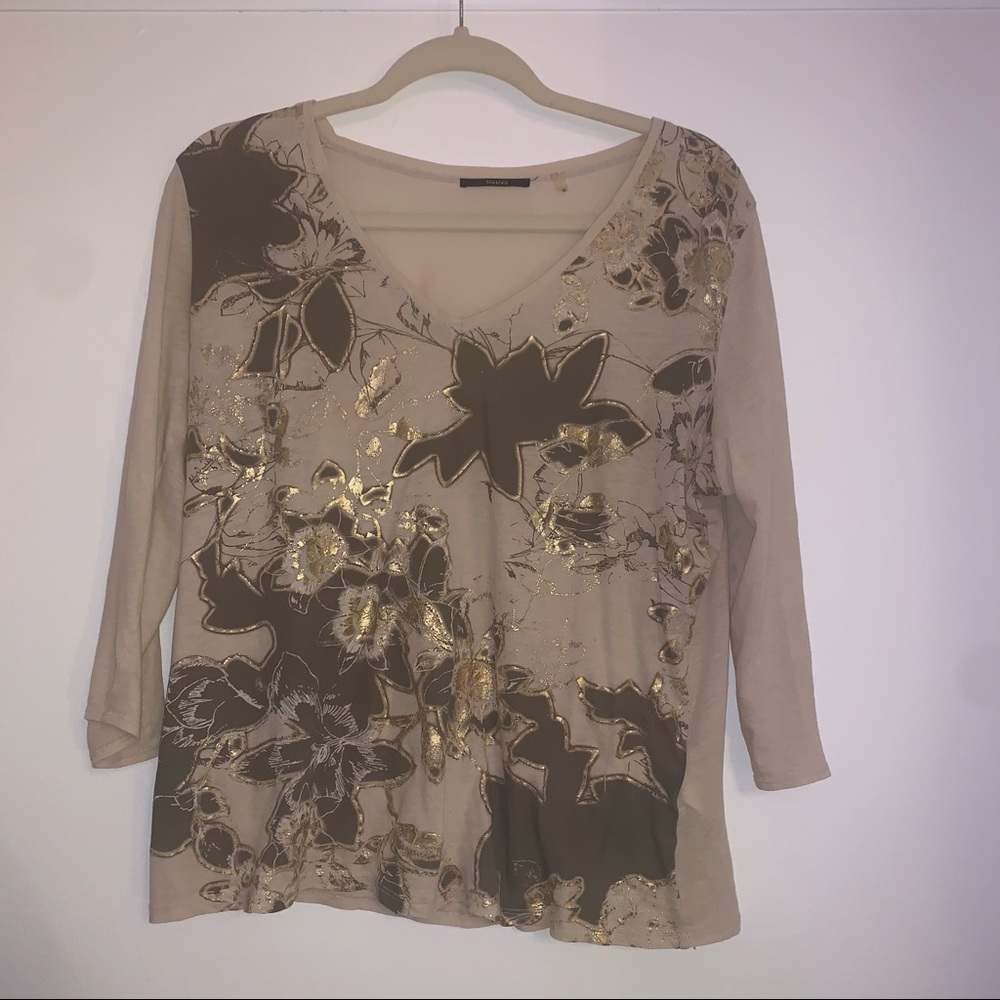 patterned v neck top